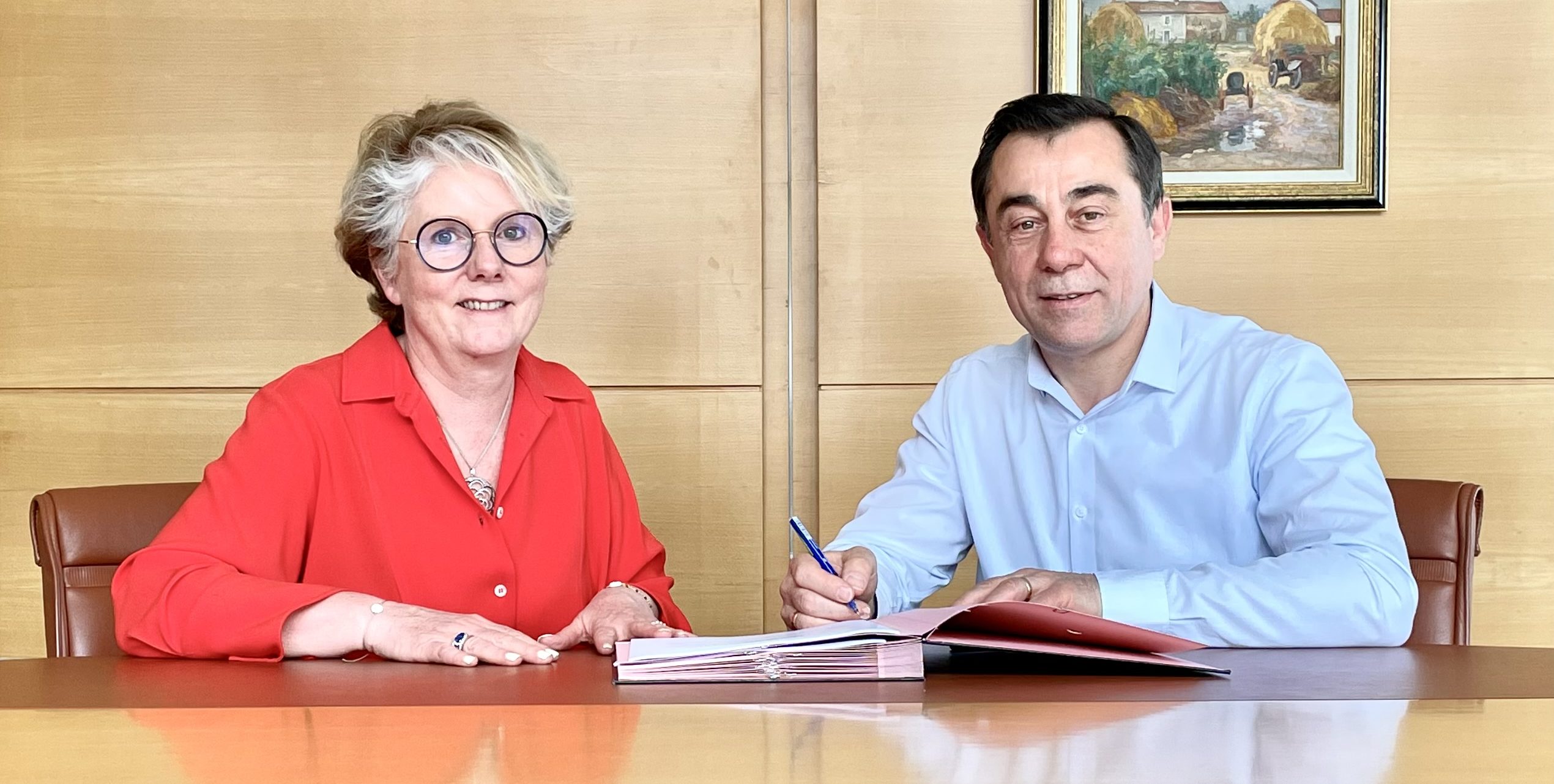 signature du Partenariat Sodebo Vendée arctique Patricia Brochard Alain Leboeuf